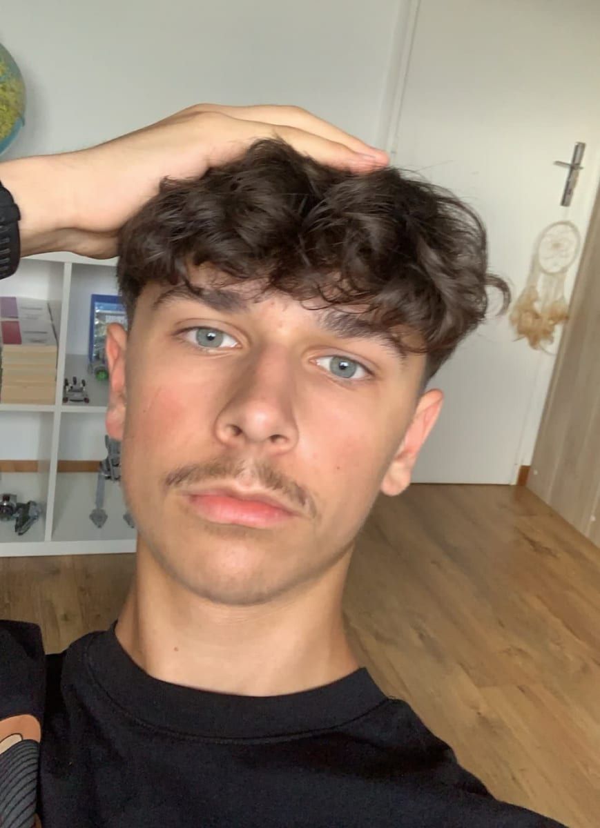 Hendric - Gay in Breddin Profil von Hendric, 42 Jahre, Gay in Breddin (Brandenburg)